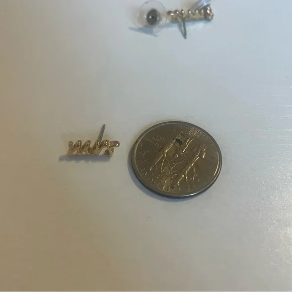 Kate Spade Mrs Cursive Gold Studs - Picture 5 of 5
